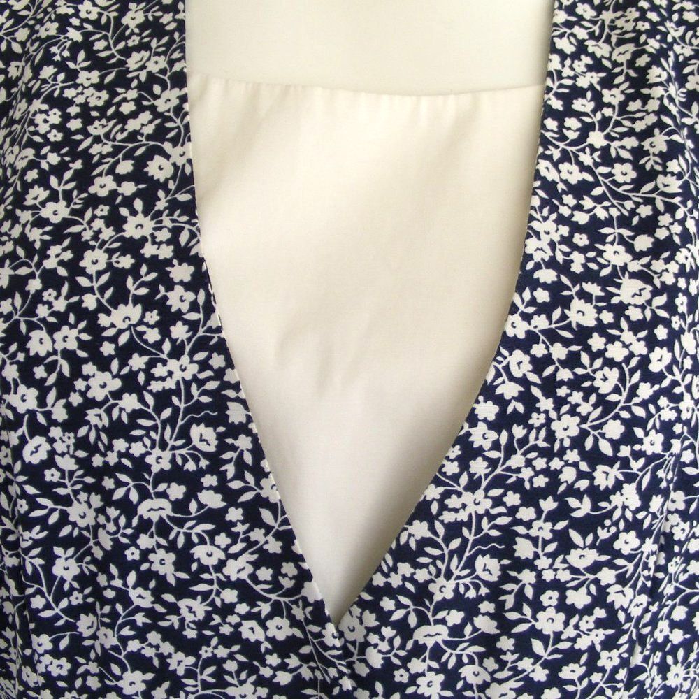 MS. BASIA Dress, VINTAGE 10, Blue Floral, Golden buttons, Short sleeve, Insert - Picture 4 of 14